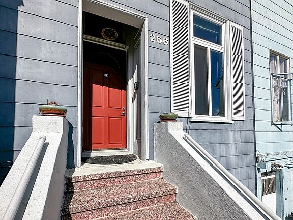 4th image of 266 Monterey Blvd