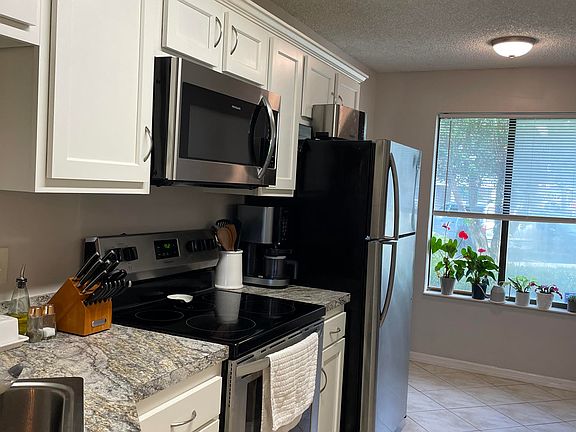 4th image of 7623 Baymeadows Cir W