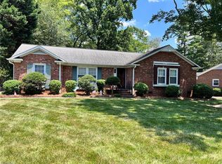 8 Great Castle Ct, Greensboro, NC 27455