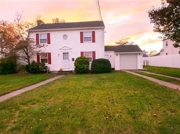 9 Eliot Rd, Cranston, RI 02910