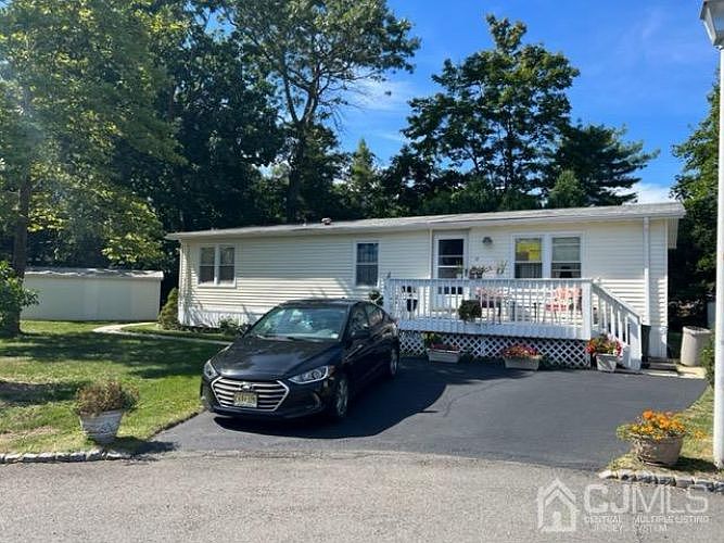 1st image of 17 Sheryl Ct