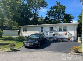 17 Sheryl Ct, Spotswood, NJ 08884