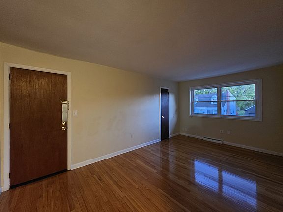 4th image of 217 Fairfield St APT L2