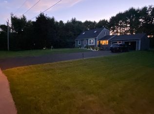 32 Woodside Dr, Kennebunk, ME 04043