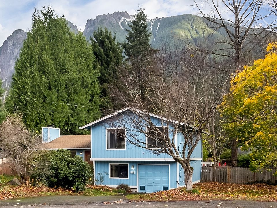 1st image of 828 Mills Pl NE