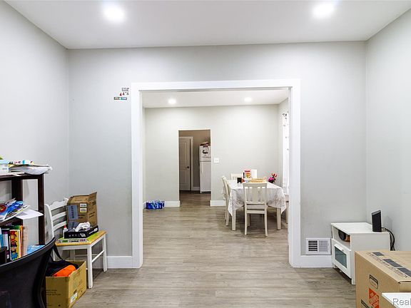 5th image of 9167 American St