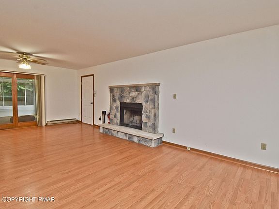3rd image of 295 Russell Ct
