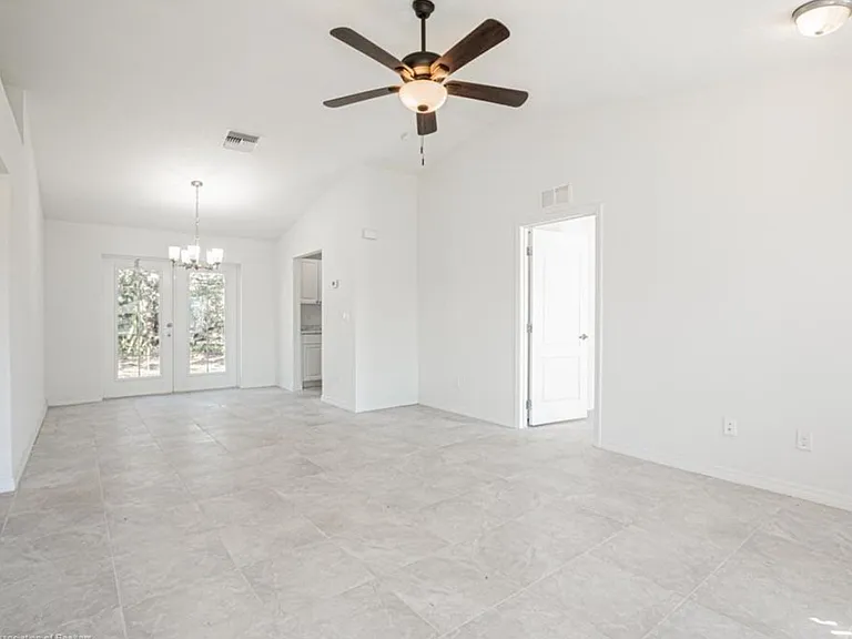 457 Aloha Ave — Photo 5