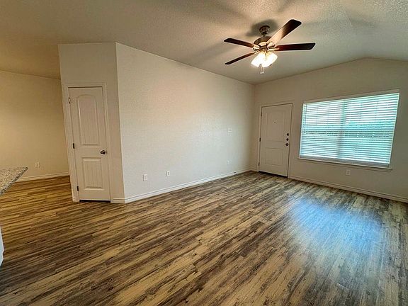 4th image of 205 Dolphin Dr #A