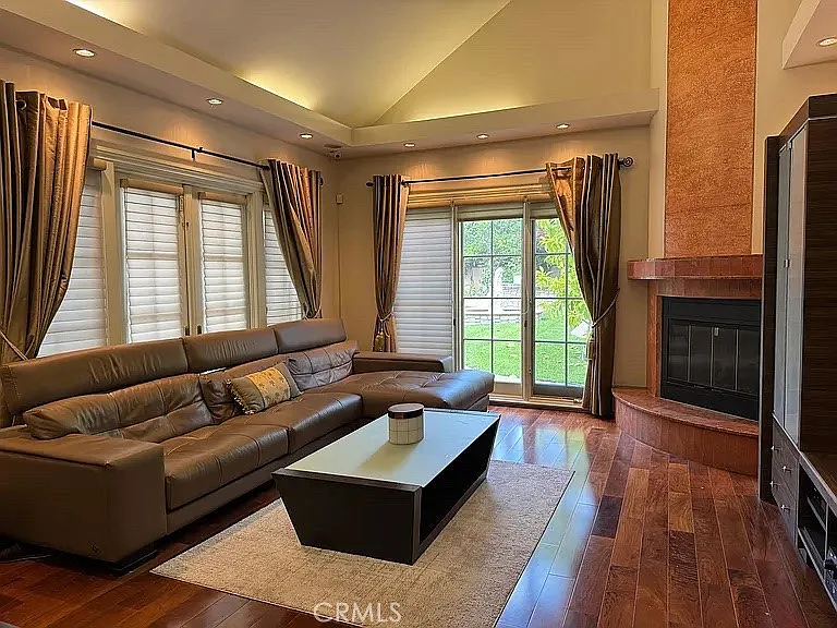 899 S Santa Anita Ave — Photo 3