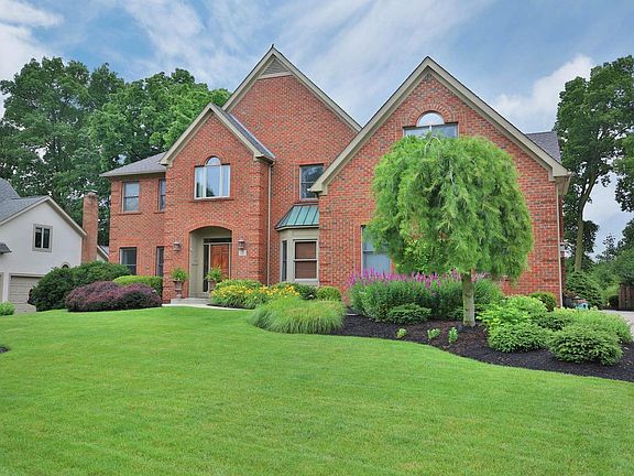 3rd image of 122 Misty Oak Pl
