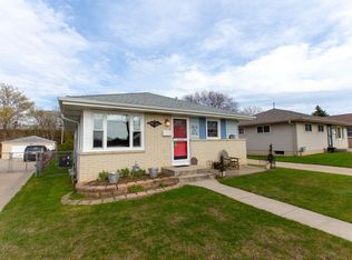 6660 S 17th St, Milwaukee, WI 53221