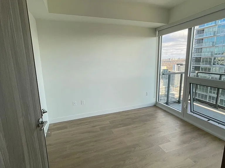 85 McMahon Dr #2215 — Photo 9
