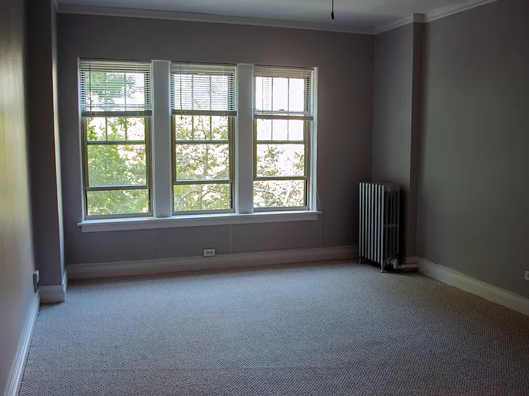 5737 N Kenmore Edgewater Apartments — Photo 36
