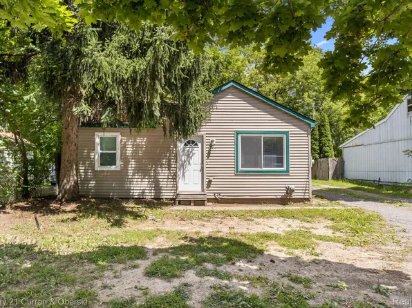 3052 Joslyn Rd, Auburn Hills, MI 48326