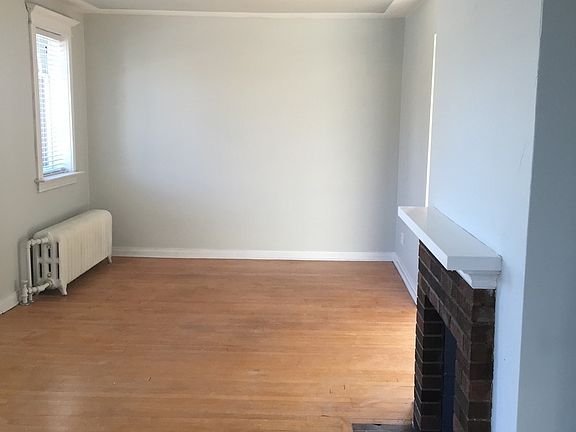 4th image of 109 S 15th Ave E #109