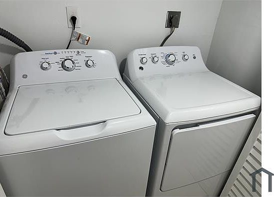 4th image of 1061 NW 45th St