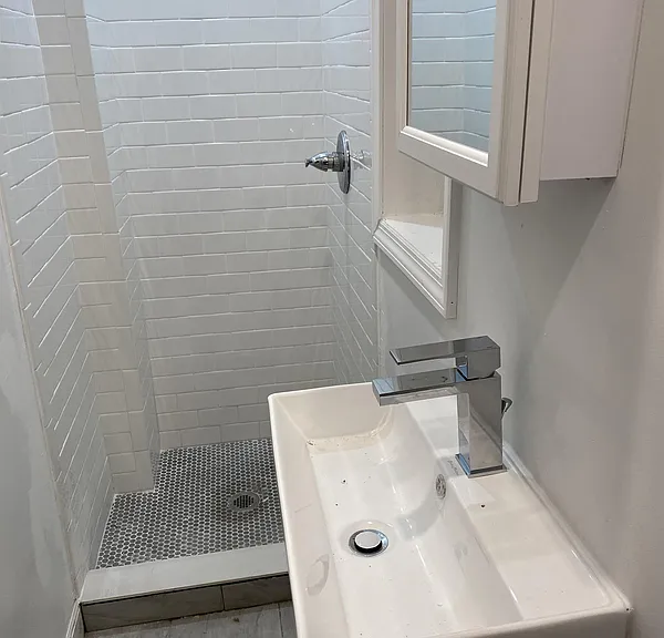 115 5th Ave S #4 — Photo 1