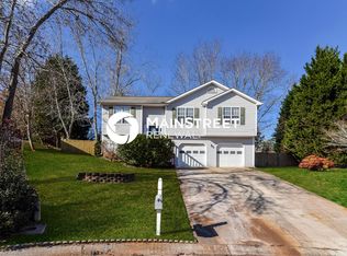 6022 Rose Ct, Flowery Branch, GA 30542