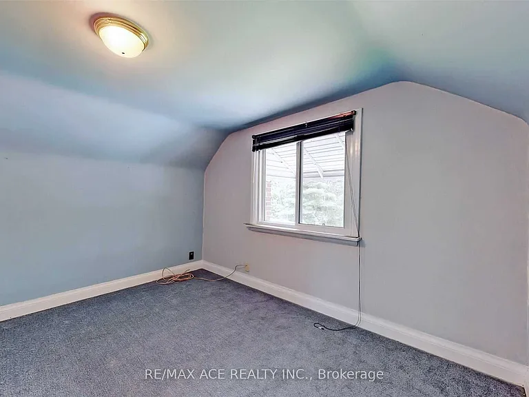 112 Bridge St W — Photo 26