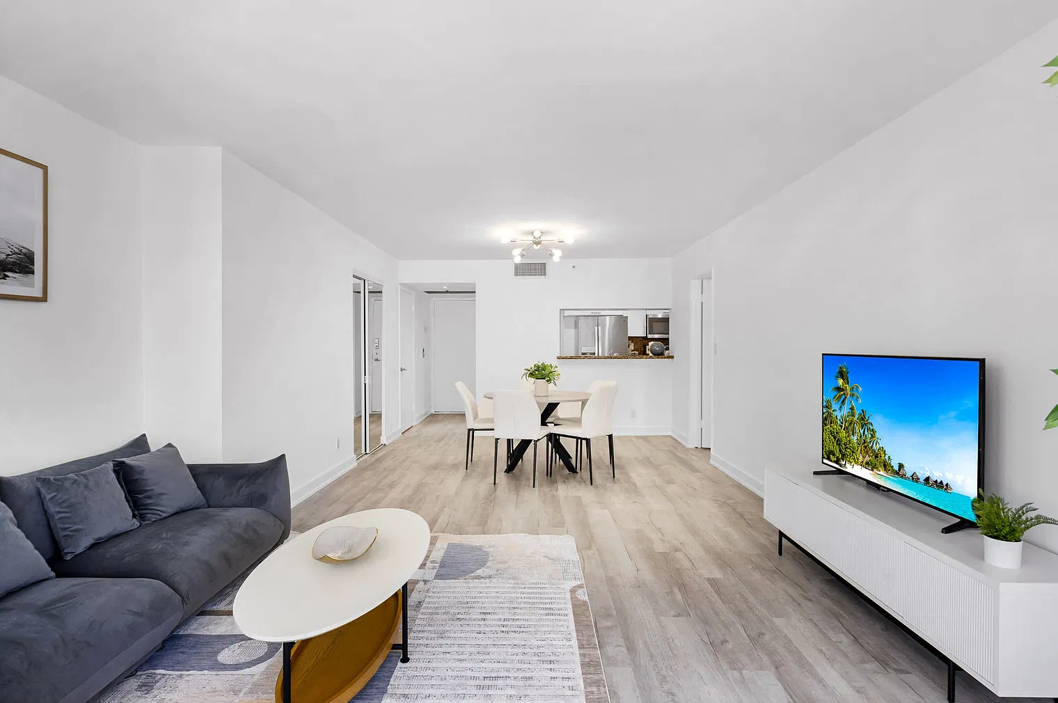 2 bed, 1.0 bath, 1130 sqft, $6,977 — Photo 3