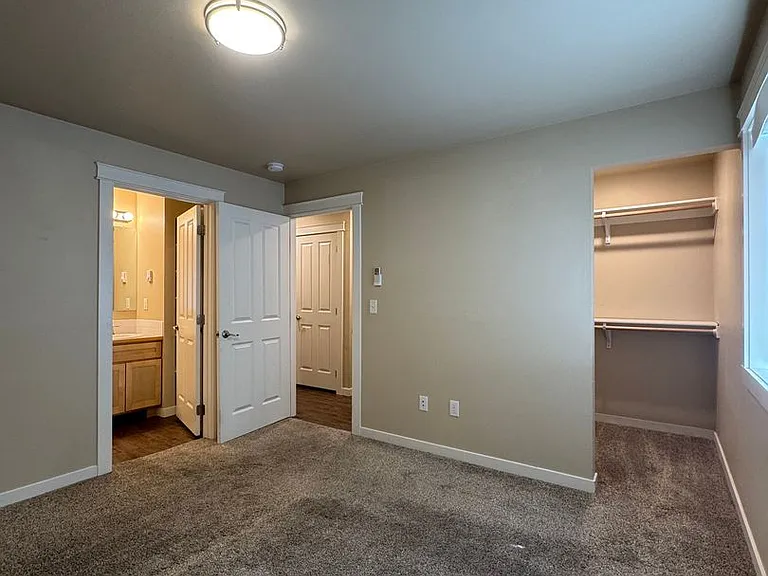 2241 N Airport Rd — Photo 11