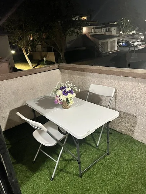 2 bed, 886 sqft, $2,500 — Photo 2