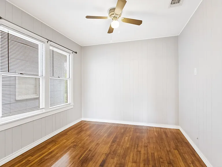 704 Curtiss Ave — Photo 12