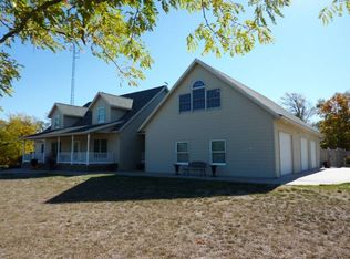 49236 Wild Rose Ln, Saint Peter, MN 56082