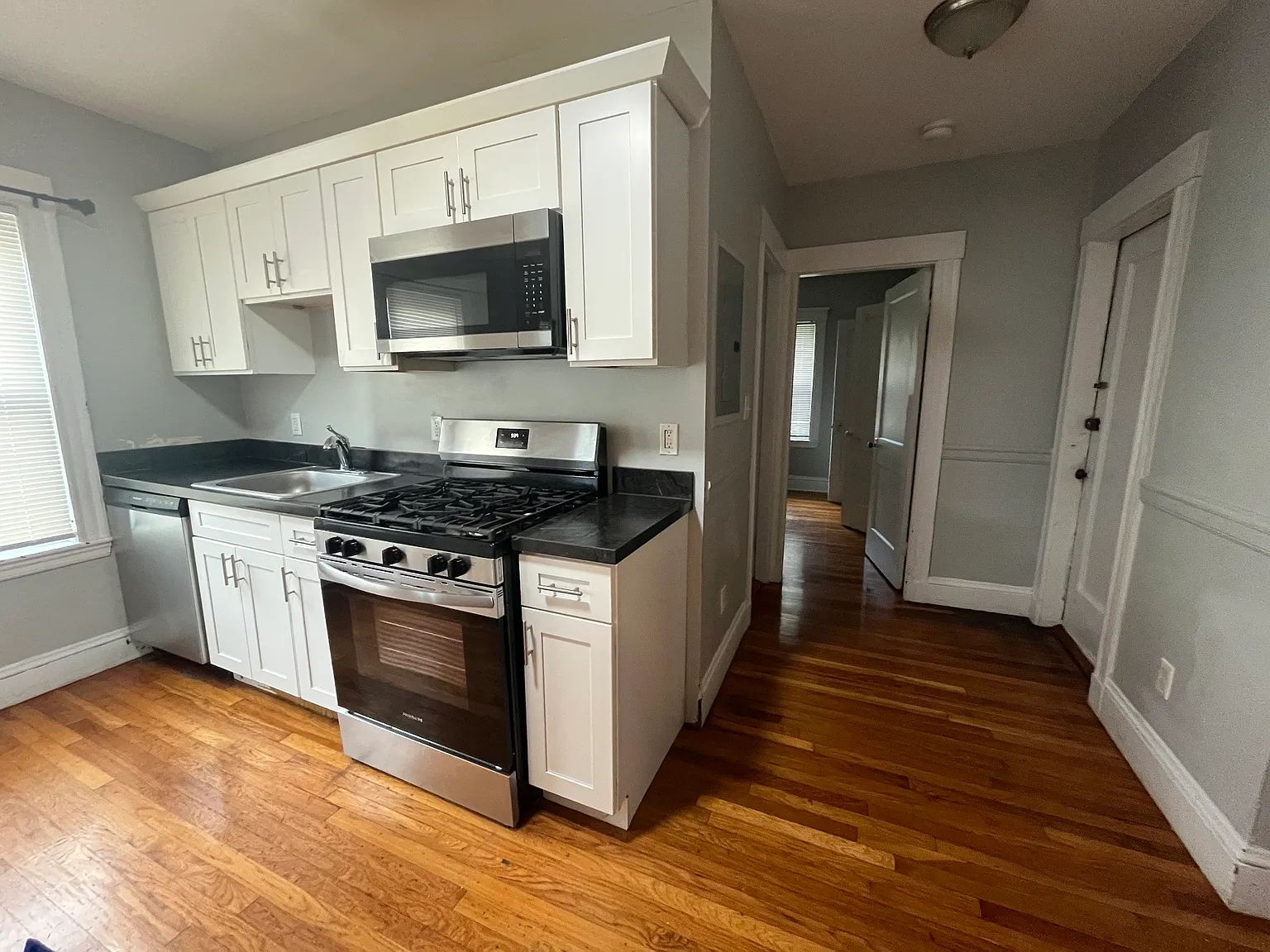 2 bed, 800 sqft, $2,800 — Photo 2