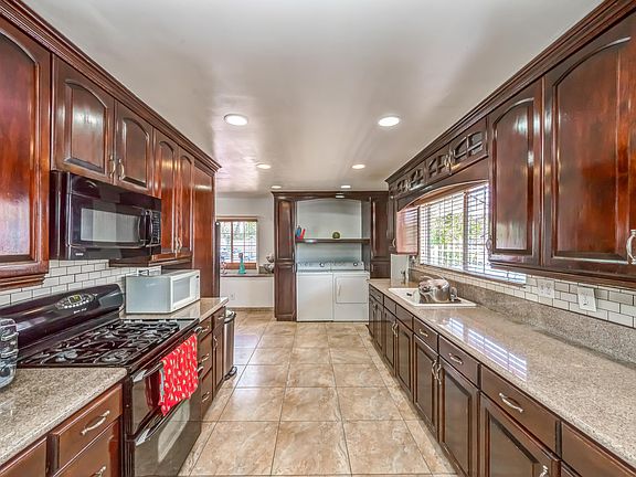 5th image of 15802 Lawnhill Dr