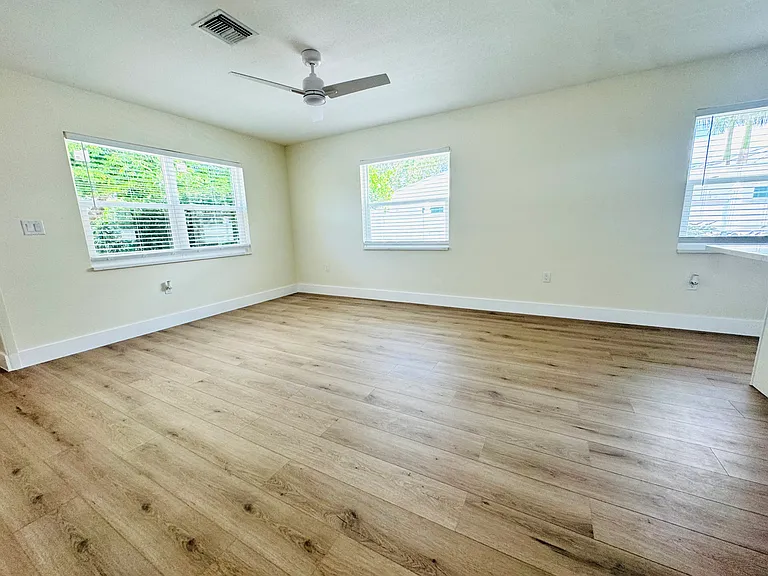 3430 Chapel Dr — Photo 7