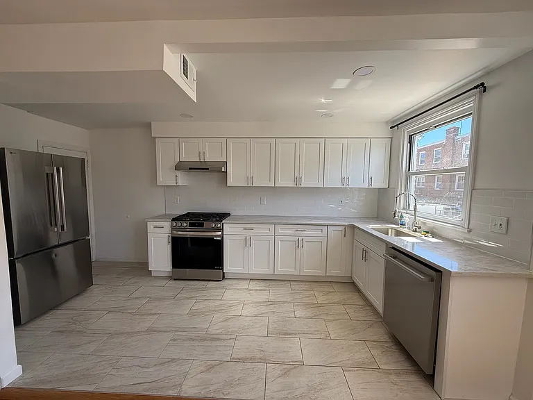 6805 Oakland St — Photo 8