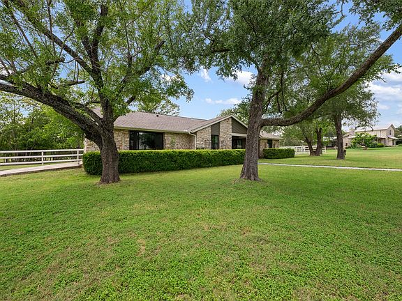 2nd image of 1600 Pin Oak Ln