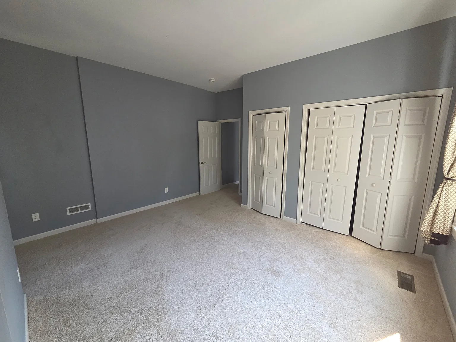 4 bed, 2.5 bath, 2299 sqft, $2,500 — Photo 3