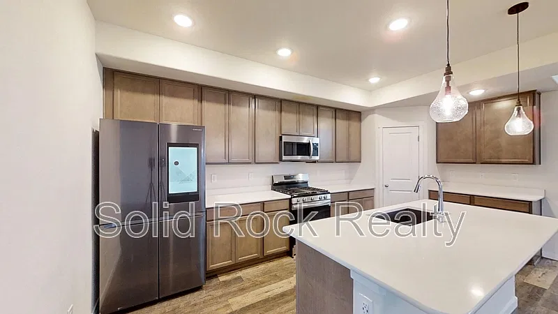 4 bed, 4.0 bath, 3143 sqft, $2,950 — Photo 3
