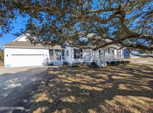 107 Beacon St, Harkers Island, NC 28531