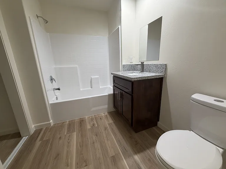 1405 E 9th St #1 — Photo 4