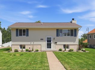 2930 Cody St, Bettendorf, IA 52722