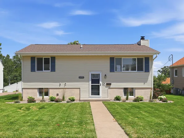 2930 Cody St, Bettendorf, IA 52722