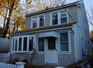 1 Walnut Pl, Great Neck, NY 11021