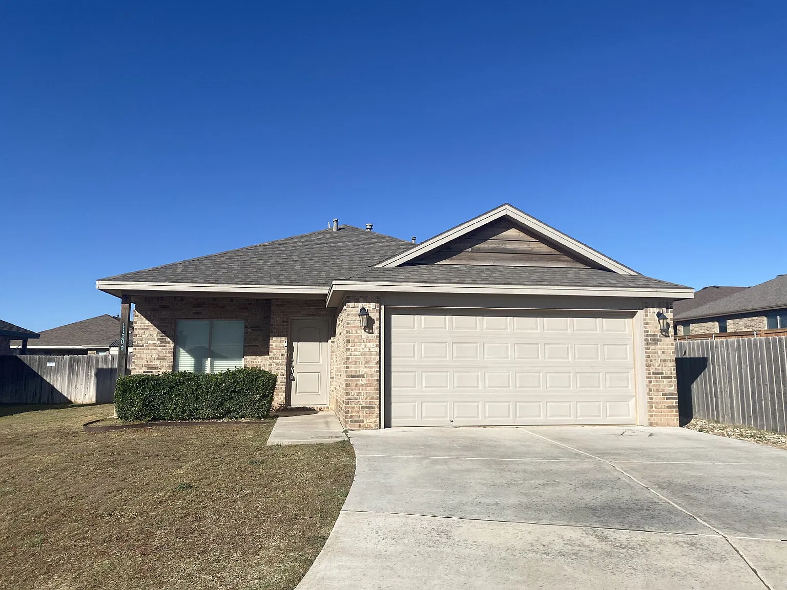3 bed, 2.0 bath, 1550 sqft, $1,725 — Photo 1