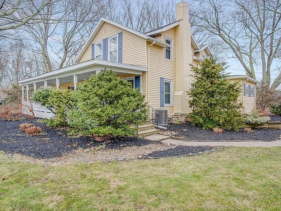 2nd image of 2891 S Lakeshore Dr