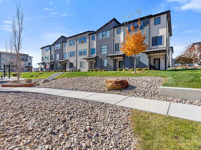 461 S 900 W — Photo 91