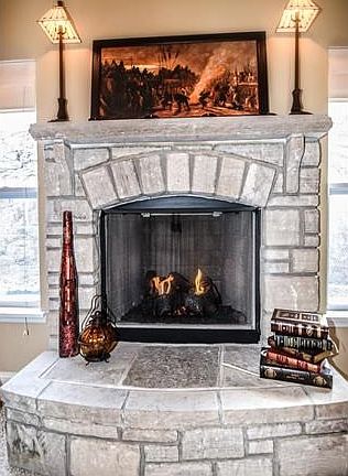 Amazing stone fireplace !
