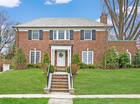 20 Stellar Place, Pelham, NY 10803