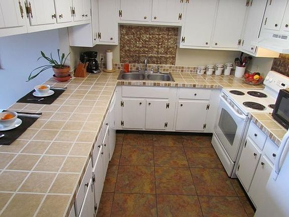 4th image of 2601 S Kings Arms Cir