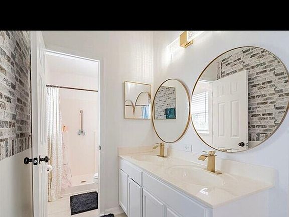 3rd image of 425 Whitby St