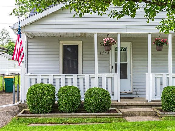 4th image of 1734 Montgomery Ave