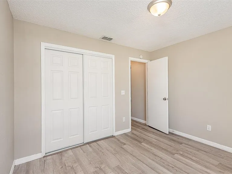 3846 Long Grove Ln — Photo 18